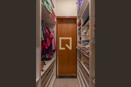 Casa à venda com 200m², 3 quartos e 4 vagasSuíte - Closet
