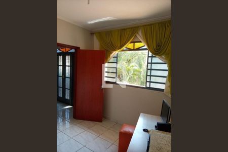 Casa à venda com 217m², 3 quartos e 4 vagas