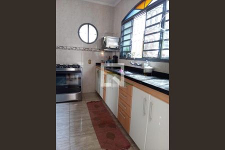 Casa à venda com 217m², 3 quartos e 4 vagas