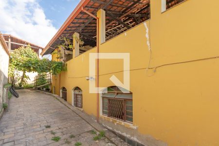 Casa à venda com 360m², 4 quartos e 2 vagasÁrea Externa - Quintal 1