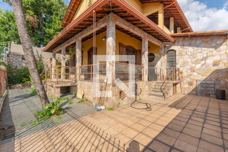 Casa à venda com 360m², 4 quartos e 2 vagasVaranda - Entrada