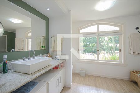 Casa à venda com 430m², 4 quartos e 4 vagas Casa à venda com 430m², 4 quartos e 4 vagasBanheiro da Suíte