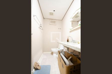 Casa à venda com 430m², 4 quartos e 4 vagas Casa à venda com 430m², 4 quartos e 4 vagasBanheiro