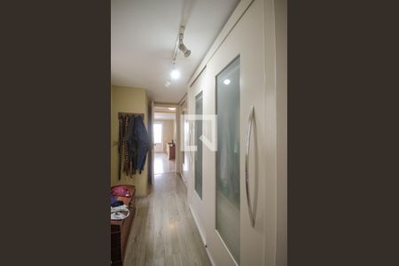 Casa à venda com 430m², 4 quartos e 4 vagas Casa à venda com 430m², 4 quartos e 4 vagasDetalhe da Suíte