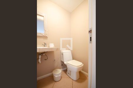 Casa à venda com 430m², 4 quartos e 4 vagas Casa à venda com 430m², 4 quartos e 4 vagasBanheiro