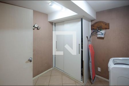 Casa à venda com 430m², 4 quartos e 4 vagas Casa à venda com 430m², 4 quartos e 4 vagasLavanderia