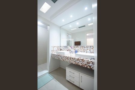 Casa à venda com 430m², 4 quartos e 4 vagas Casa à venda com 430m², 4 quartos e 4 vagasBanheiro Social