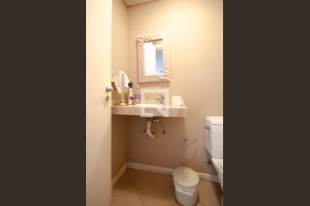 Casa à venda com 430m², 4 quartos e 4 vagas Casa à venda com 430m², 4 quartos e 4 vagasBanheiro