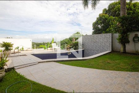 Casa à venda com 430m², 4 quartos e 4 vagas Casa à venda com 430m², 4 quartos e 4 vagasPiscina