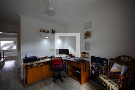 Casa à venda com 430m², 4 quartos e 4 vagas Casa à venda com 430m², 4 quartos e 4 vagasQuarto 1 / Escritório