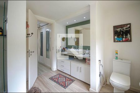 Casa à venda com 430m², 4 quartos e 4 vagas Casa à venda com 430m², 4 quartos e 4 vagasBanheiro da Suíte