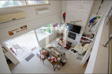 Casa à venda com 430m², 4 quartos e 4 vagas Casa à venda com 430m², 4 quartos e 4 vagasSala de TV