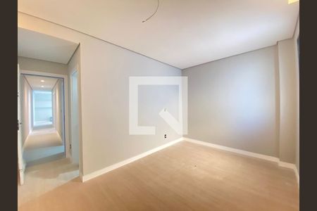 Casa à venda com 225m², 3 quartos e 4 vagas Casa à venda com 225m², 3 quartos e 4 vagasSuíte