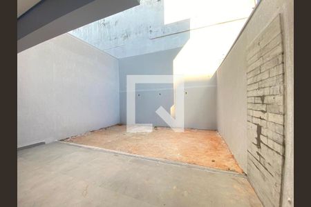 Casa à venda com 225m², 3 quartos e 4 vagas Casa à venda com 225m², 3 quartos e 4 vagasÁrea Externa