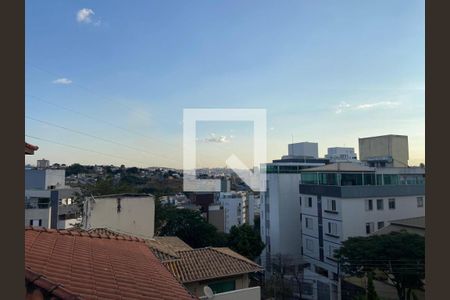 Casa à venda com 225m², 3 quartos e 4 vagas Casa à venda com 225m², 3 quartos e 4 vagasCorredor vista