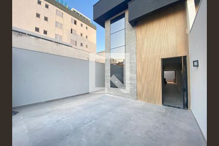 Casa à venda com 225m², 3 quartos e 4 vagas Casa à venda com 225m², 3 quartos e 4 vagasÁrea Externa