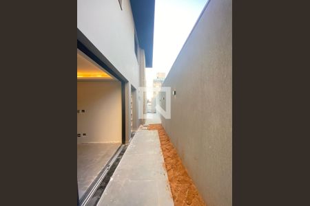 Casa à venda com 225m², 3 quartos e 4 vagas Casa à venda com 225m², 3 quartos e 4 vagasÁrea Externa