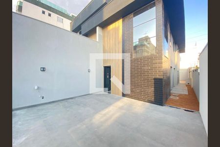 Casa à venda com 225m², 3 quartos e 4 vagas Casa à venda com 225m², 3 quartos e 4 vagasÁrea Externa