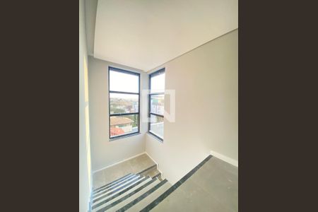 Casa à venda com 225m², 3 quartos e 4 vagas Casa à venda com 225m², 3 quartos e 4 vagasCorredor