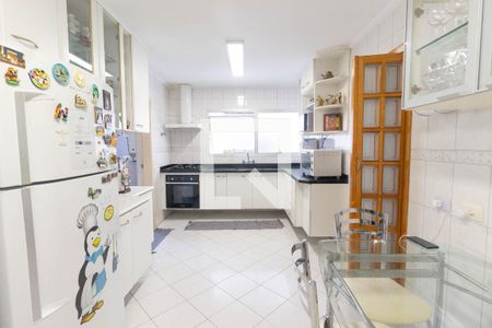 Apartamento à venda com 230m², 3 quartos e 3 vagas Apartamento à venda com 230m², 3 quartos e 3 vagasCozinha