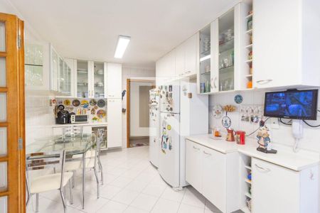 Apartamento à venda com 230m², 3 quartos e 3 vagas Apartamento à venda com 230m², 3 quartos e 3 vagasCozinha