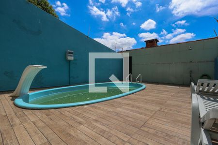 Casa à venda com 240m², 3 quartos e 3 vagas Casa à venda com 240m², 3 quartos e 3 vagasPiscina