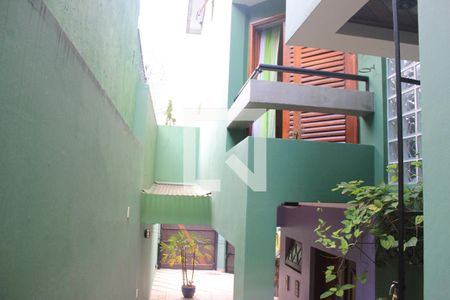 Casa à venda com 157m², 3 quartos e 4 vagasQuiontal lateral/Acesso ao imóvel