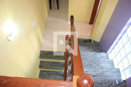 Casa à venda com 157m², 3 quartos e 4 vagasEscada de acesso à Suíte