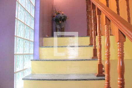 Casa à venda com 157m², 3 quartos e 4 vagasEscada de acesso à Suíte