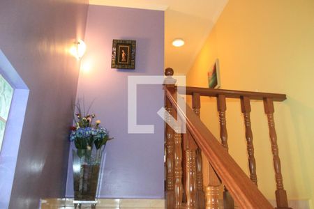 Casa à venda com 157m², 3 quartos e 4 vagasEscada de acesso à Suíte