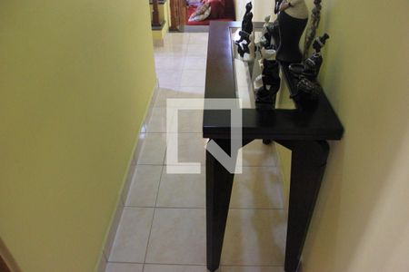 Casa à venda com 157m², 3 quartos e 4 vagasCorredor para o quarto 1