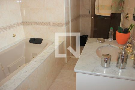 Casa à venda com 157m², 3 quartos e 4 vagasBanheiro da Suíte