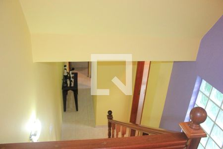 Casa à venda com 157m², 3 quartos e 4 vagasEscada de acesso à Suíte