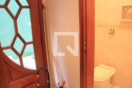 Casa à venda com 157m², 3 quartos e 4 vagasEnttrada de acesso à cozinha e lavabo