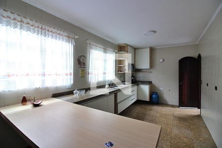 Casa à venda com 344m², 4 quartos e 6 vagasCozinha