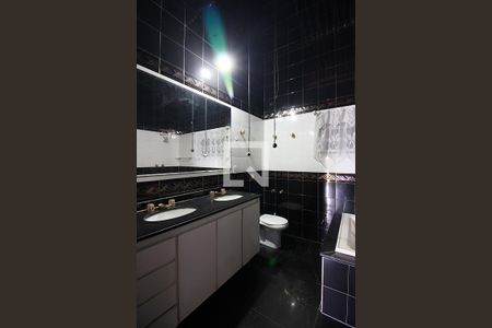 Casa à venda com 344m², 4 quartos e 6 vagasQuarto 1 - Suíte Banheiro 