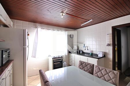 Casa à venda com 344m², 4 quartos e 6 vagasCozinha  Edícula  