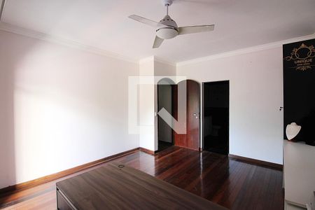 Casa à venda com 344m², 4 quartos e 6 vagasQuarto 1 - Suíte