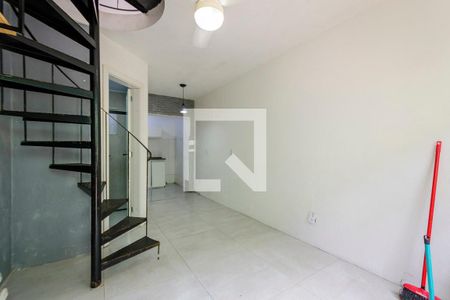 Sala 1 de casa de condomínio para alugar com 1 quarto, 49m² em São José, Porto Alegre