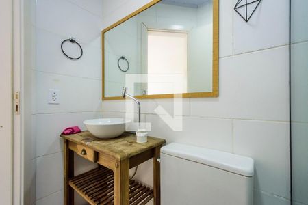 Banheiro de casa de condomínio para alugar com 1 quarto, 49m² em São José, Porto Alegre