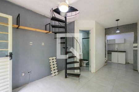 Sala 1 de casa de condomínio para alugar com 1 quarto, 49m² em São José, Porto Alegre