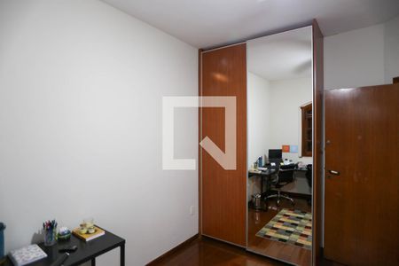 Casa à venda com 250m², 3 quartos e 2 vagasEscritório