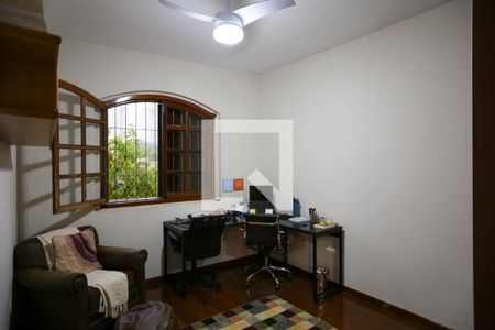 Casa à venda com 250m², 3 quartos e 2 vagasEscritório