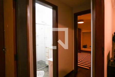 Corredor de casa à venda com 3 quartos, 250m² em Santa Tereza, Belo Horizonte