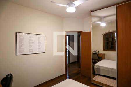 Casa à venda com 250m², 3 quartos e 2 vagasQuarto