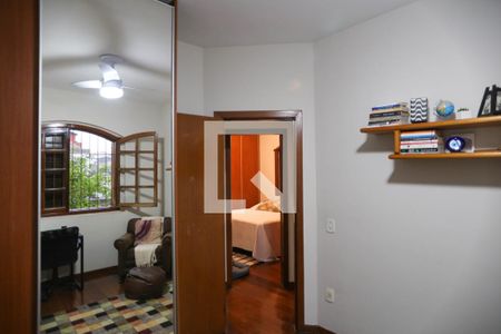 Casa à venda com 250m², 3 quartos e 2 vagasEscritório