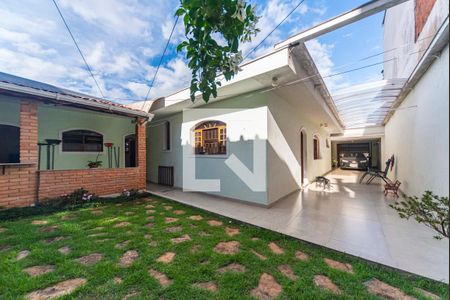 Casa à venda com 336m², 3 quartos e 4 vagas Casa à venda com 336m², 3 quartos e 4 vagasQuintal