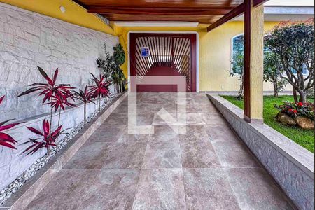 Casa à venda com 336m², 3 quartos e 4 vagas Casa à venda com 336m², 3 quartos e 4 vagasFachada