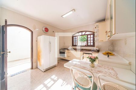 Casa à venda com 336m², 3 quartos e 4 vagas Casa à venda com 336m², 3 quartos e 4 vagasCozinha