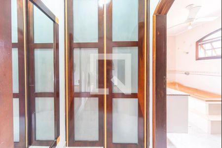 Casa à venda com 336m², 3 quartos e 4 vagas Casa à venda com 336m², 3 quartos e 4 vagasCloset Suíte